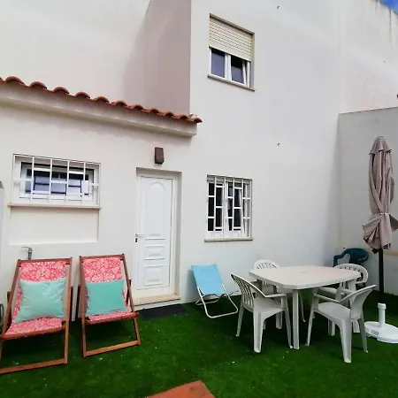Holiday home Cosy House In With Private Garden Atouguia Da Baleia