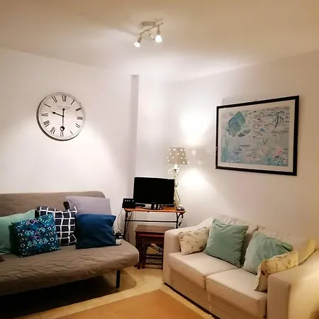 Cosy House In With Private Garden